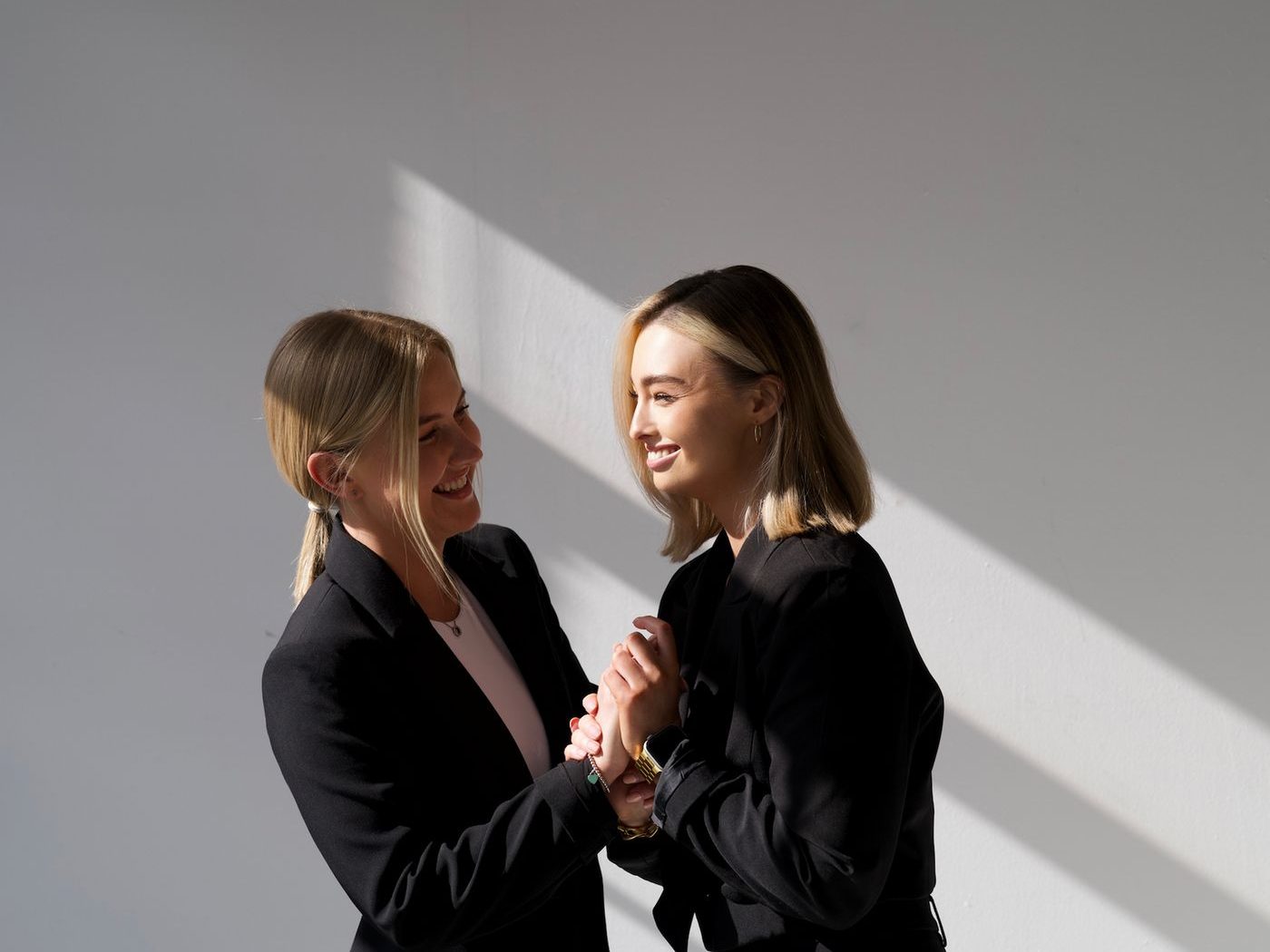 Hannah and Amy of Clëah Creative